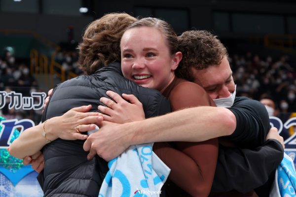(L-R) Ilia Malinin,
Mariah Bell,
Jason Brown (USA), 
OCTOBER 8, 2022 - Figure Skating :
Japan Open 2022
on the Kiss and Cry
at Saitama Super Arena in Saitama, Japan.
(Photo by Naoki Morita/AFLO SPORT)